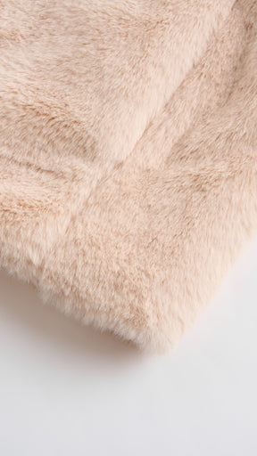Giacca cropped in pelliccia sintetica con colletto a revers