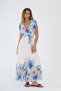 Donna con abito lungo Azzuro a fiori, scollatura a V, senza maniche e fascia vita