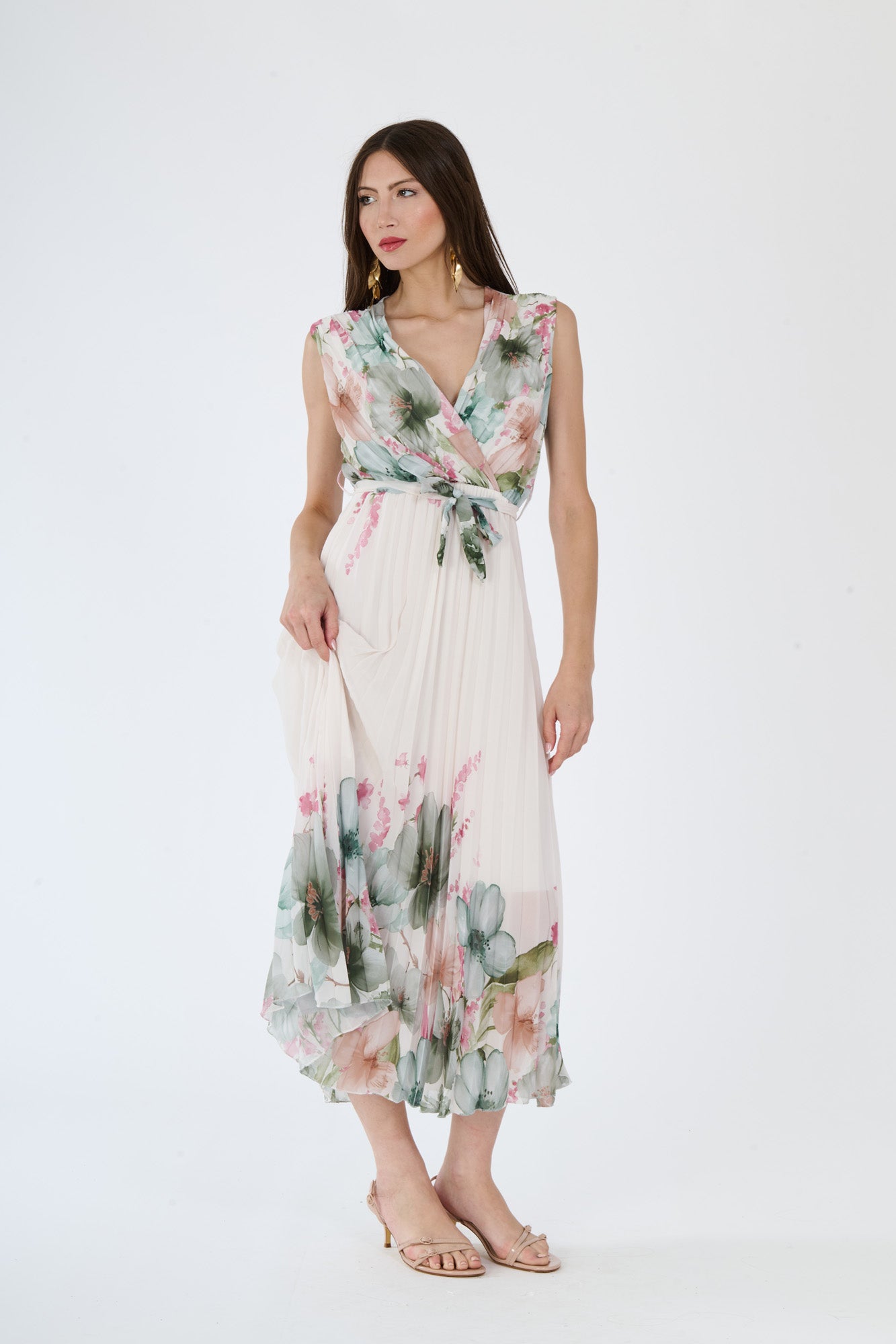 Donna con abito lungo Salvia a fiori, scollatura a V, senza maniche e fascia vita