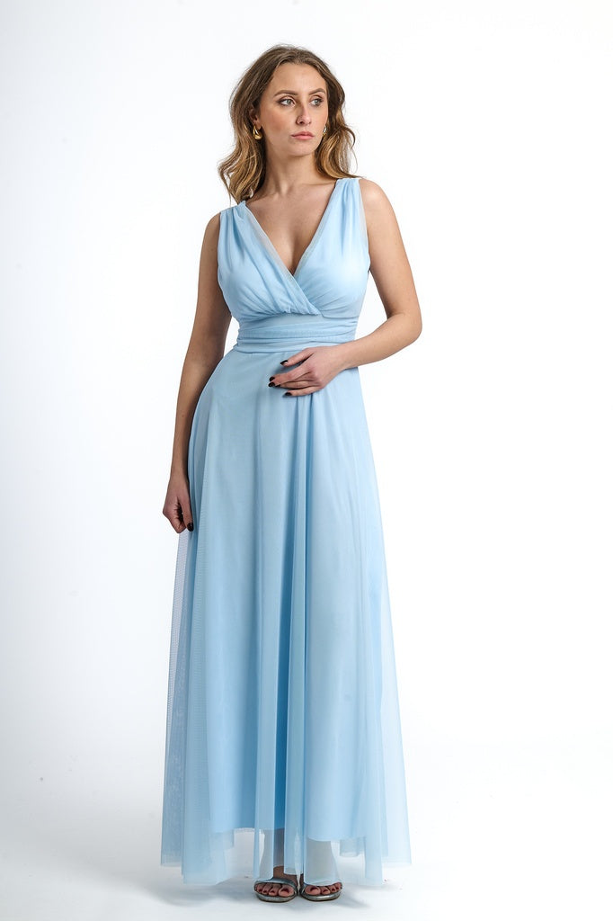 Elegante abito azzuro da cerimonia, senza maniche, vita incerata, gonna ampia.