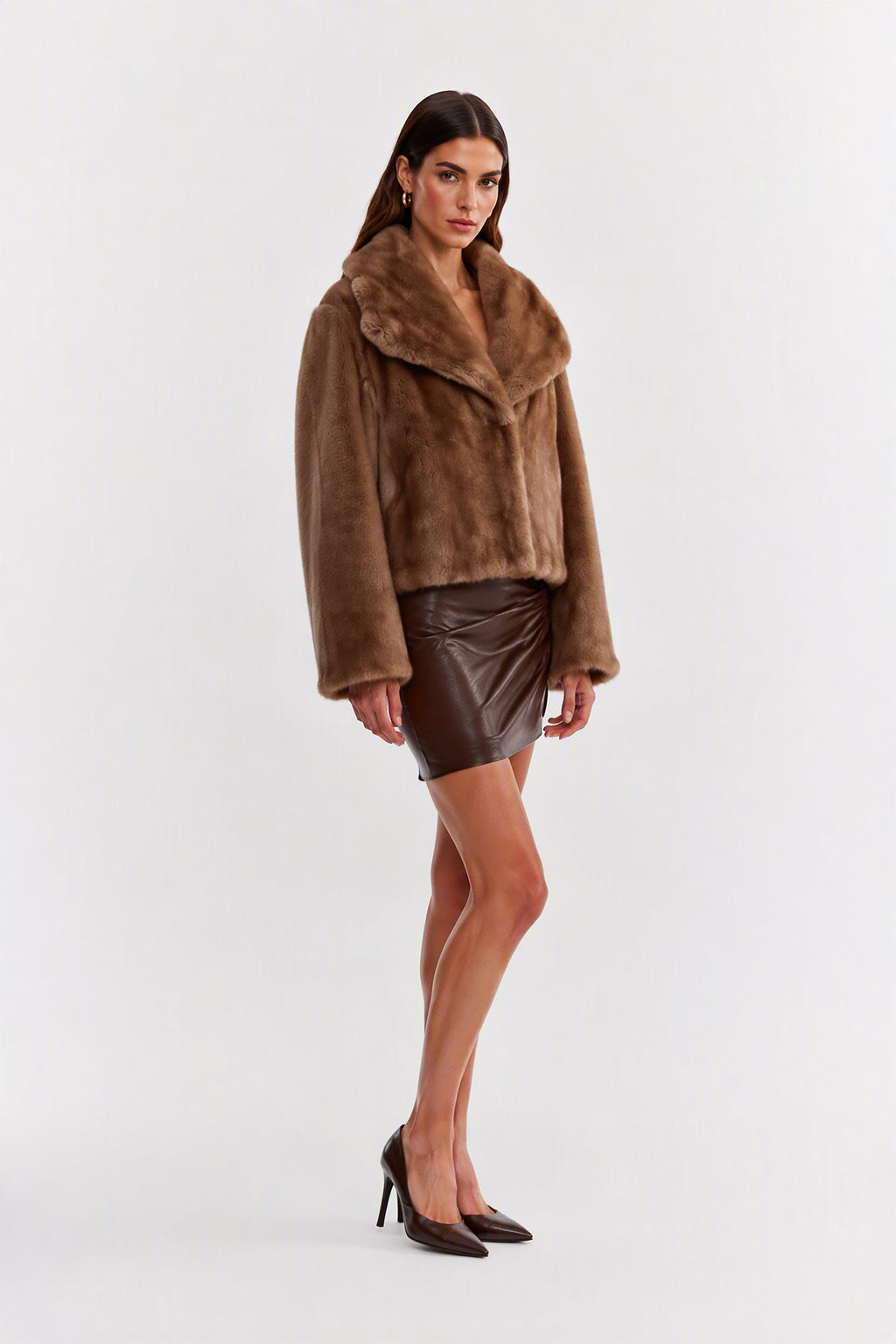 Giacca corta in pelliccia sintetica con ampio colletto a sciarpa Beige-1
