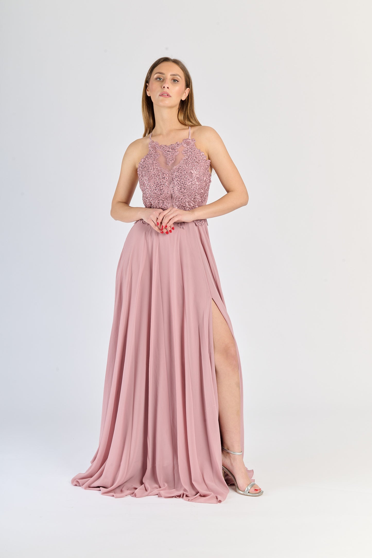 Gown Rosa Antico con scollatura halter, pizzo decorativo e gonna sfarfallante