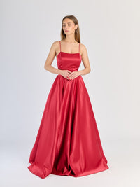 Lungo abito Bordo a spalline sottili, ideale per eventi romantici