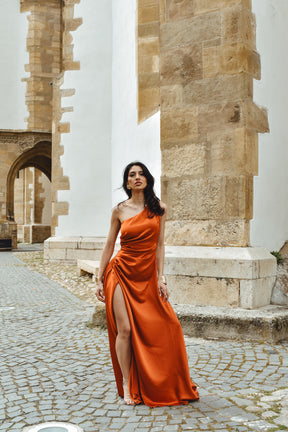 Vestito Marmalade con taglio monospalla e gonna fluida