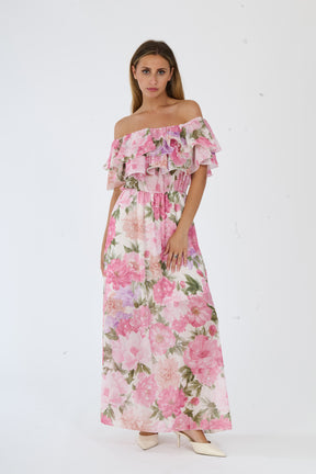 Lungo abito fuxia a fiori con spalline a bardot e ruches al busto, perfetto per uno stile audace ed affascinante.
