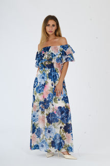Lungo abito navy a fiori con spalline a bardot e ruches al busto, perfetto per uno stile elegante e timeless.