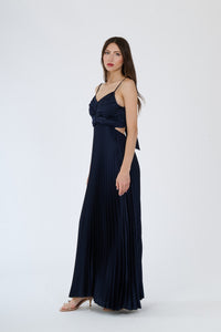 Lungo abito ottanio plissé con busto avvolgente e gonna dritta