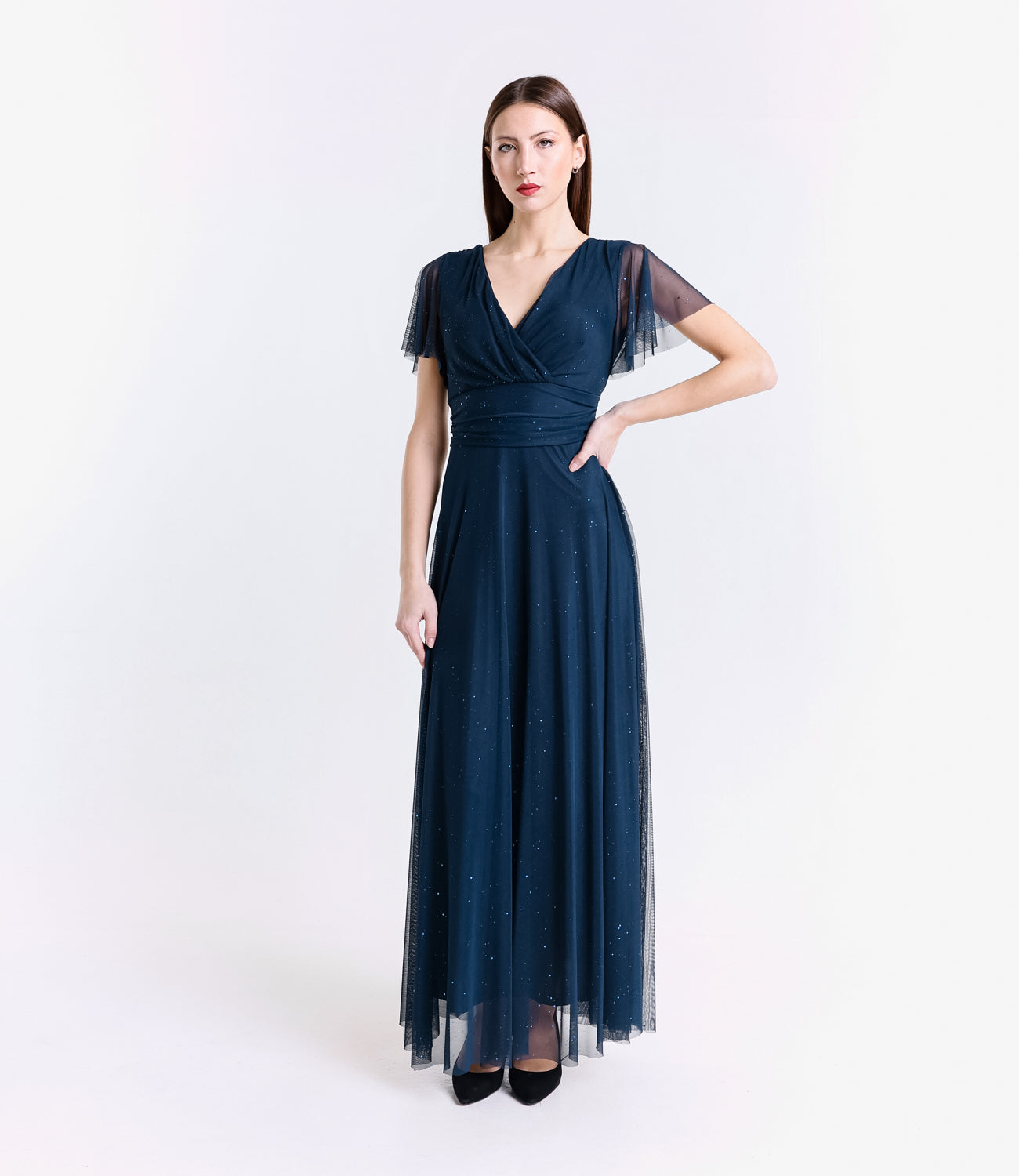 Lungo vestito navy in tulle, design a V elegante