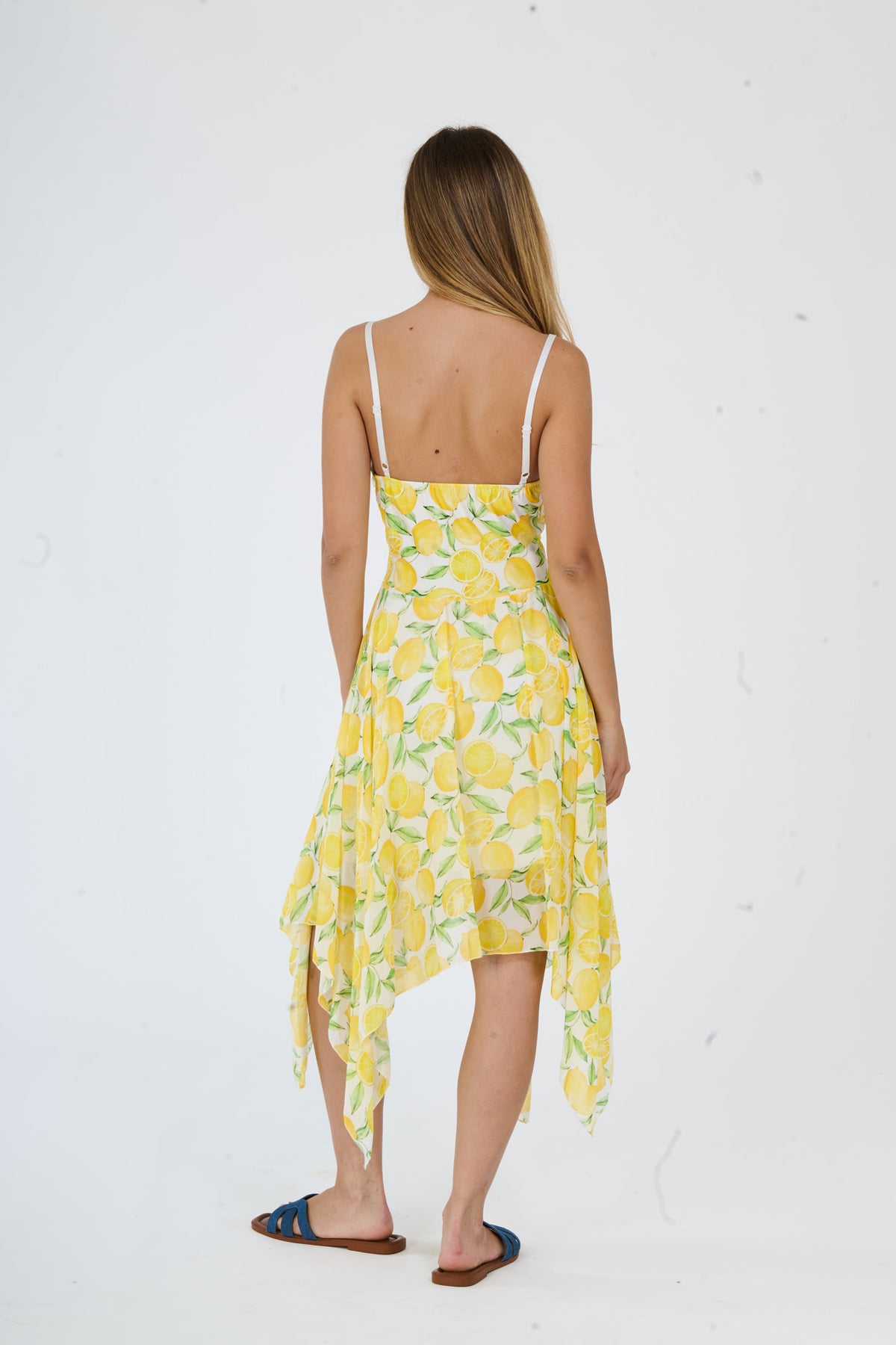 Abito “Solaria” – Vestito Asimmetrico Estivo con Spalline Sottili e Stampa Limoni