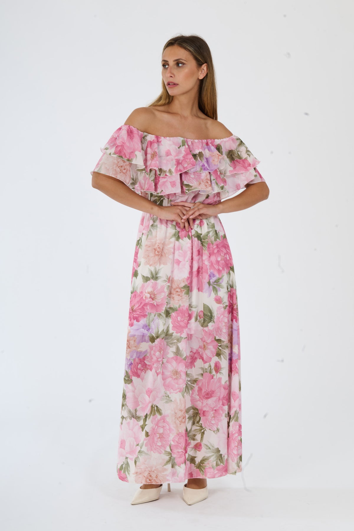 Abito “Ortensia” – Vestito Lungo a Fiori con Spalle Scoperte e Volant Romantici