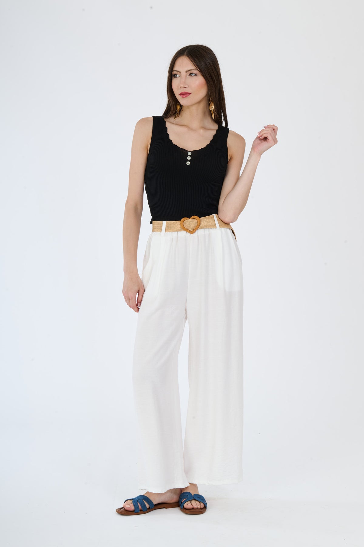 Top “Lunetta” – Canotta in maglia elasticizzata con scollo a V e bottoni decorativi