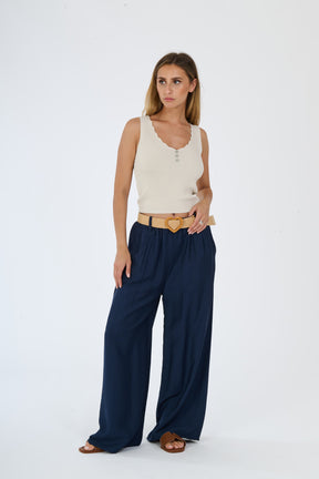 Top “Lunetta” – Canotta in maglia elasticizzata con scollo a V e bottoni decorativi