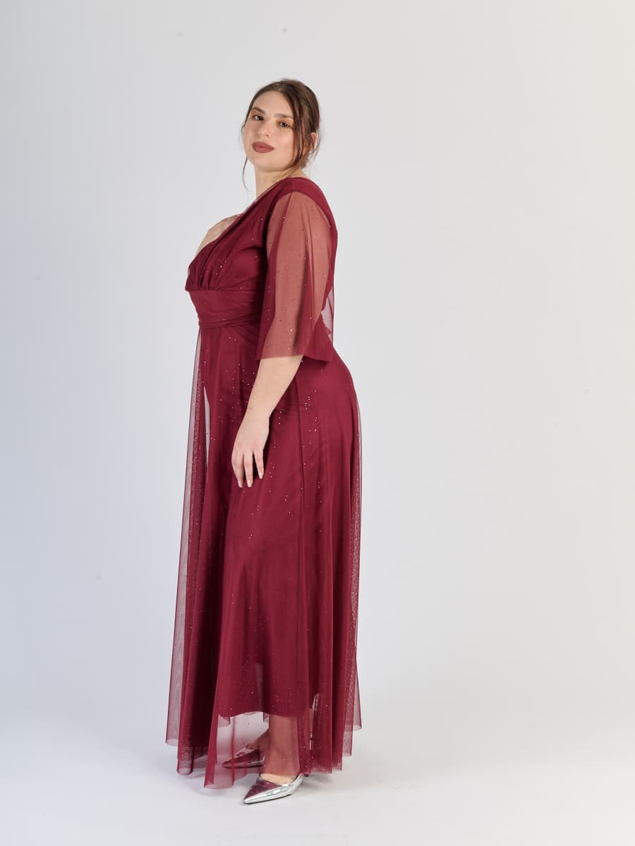 Maggiore abito formale vino, tulle leggero e maniche traslucide, eleganza rubino.