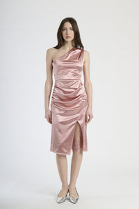 Outfit con abito rosa antico midi, ideale per un look dolce e affascinante.