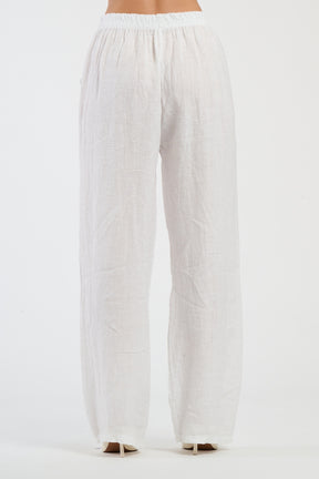 Pantaloni baggy bianchi, ideali per un look pulito e moderno