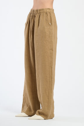 Pantaloni baggy color camello, ideali per uno look casual e raffinato