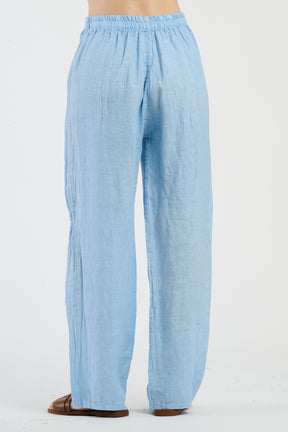 Pantaloni baggy di colore azzuro, ideali per un look informale e comodo