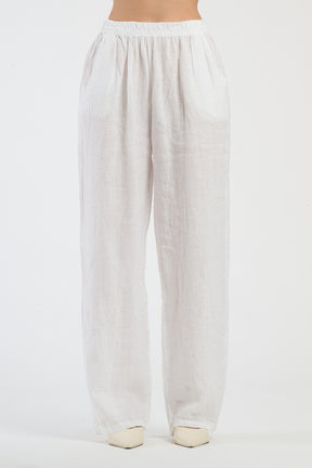 Pantaloni bianchi larghi, puro e rinfrescante per l’estate