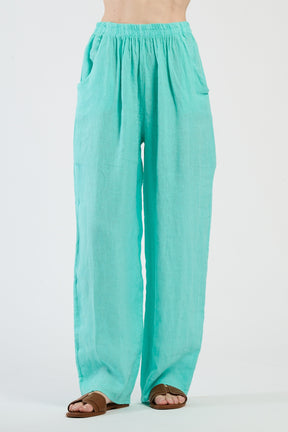Pantaloni color Tiffany larghi, colore rinfrescante e dal fascino unico