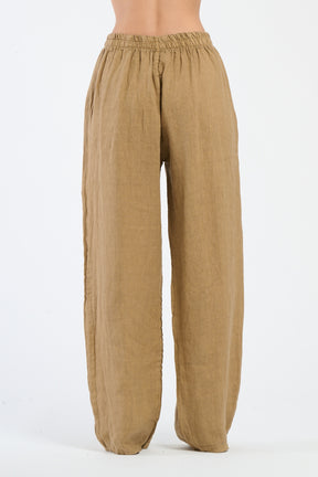 Pantaloni color camello larghi, caldo e dal fascino elegante