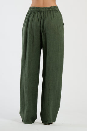 Pantaloni di colore militare, tessuto resistente per l’uso quotidiano