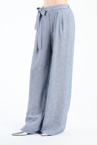 Pantaloni jeans in tessuto tipico con cordoncino, perfetti per un look urbano.