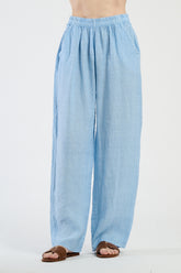 Pantaloni larghi in stile casual di colore azzuro, comodi e traspiranti
