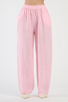Pantaloni rosa a gamba larga, dolce e trendy per l’outfit femminile