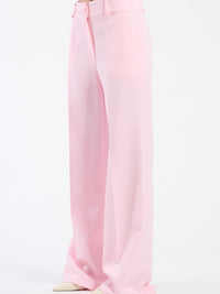 Pantaloni rosa baby a gamba ampia, stile romantico e trendy.