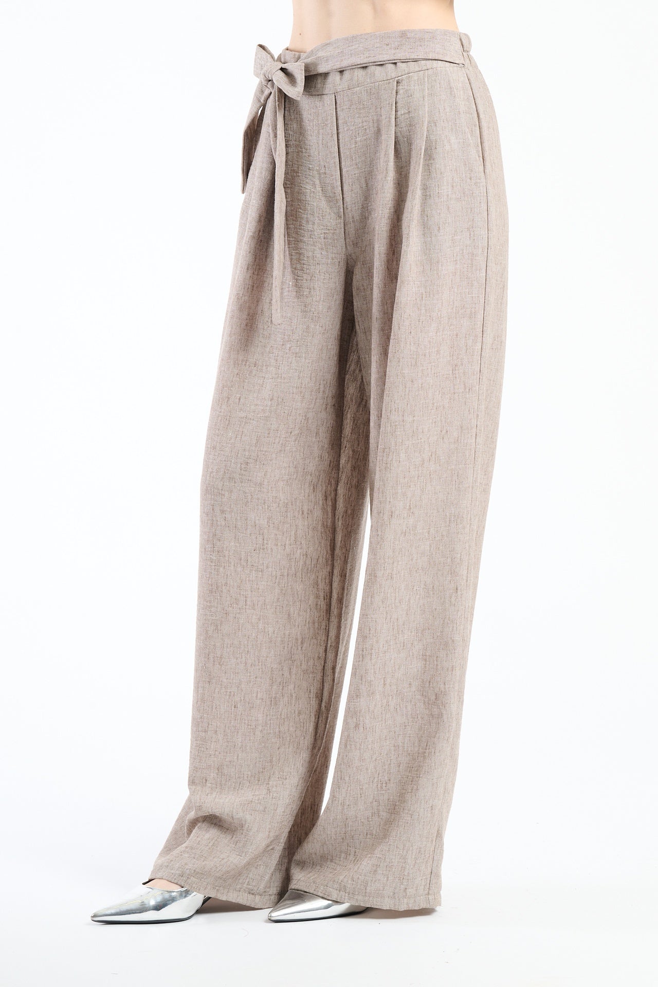 Pantaloni tabacco in tessuto caldo con cordoncino, ideali per le stagioni fresche.