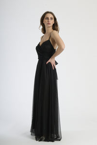 Tulle nero accattivante, decolleté audace, stile sexy