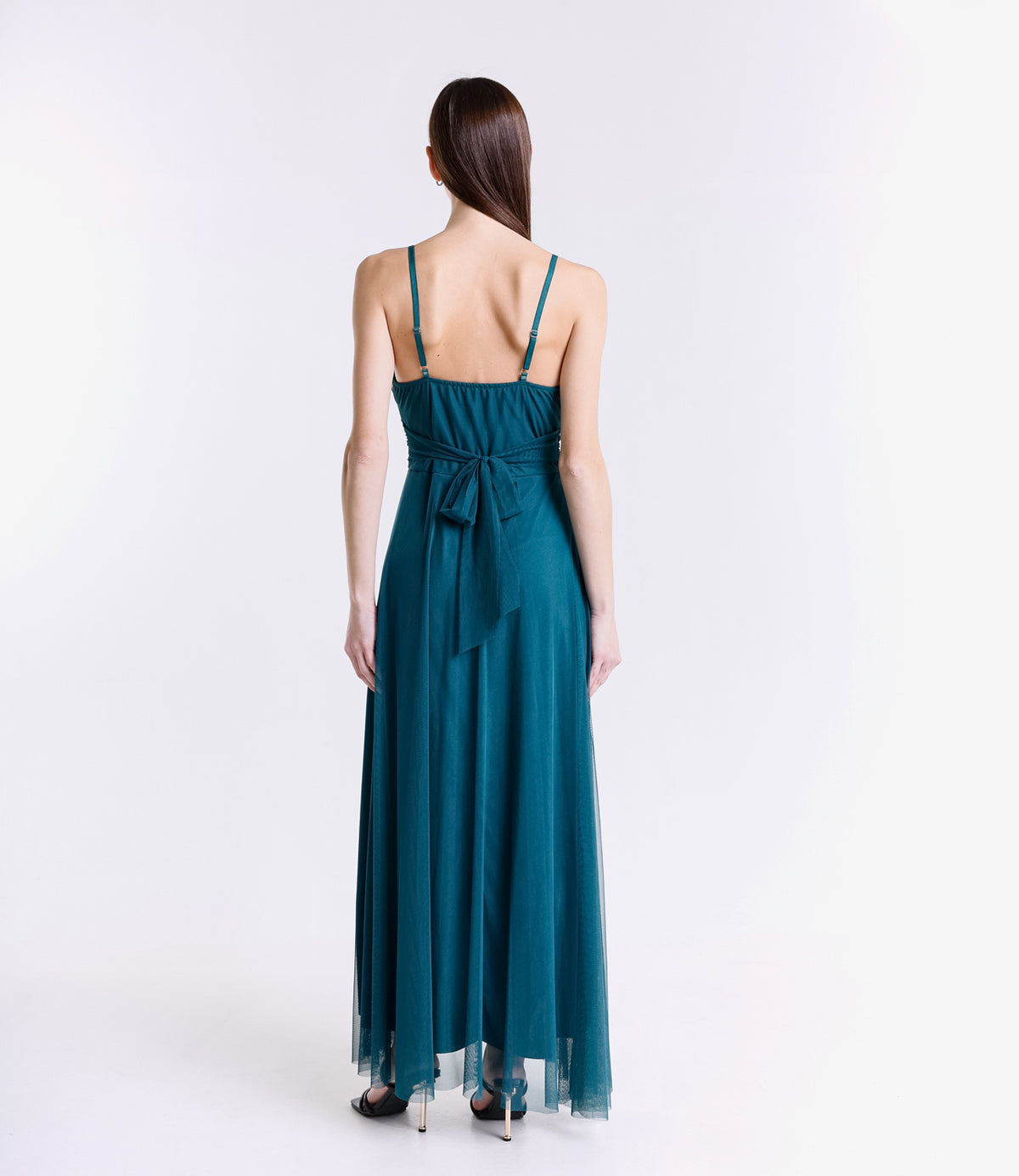 Tulle ottanio accattivante, decolleté raffinato, stile esclusivo