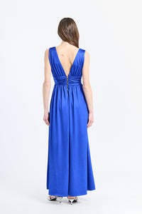 Vestito Bluette con silhouette avvolgente e scollo a V, ideale per eventi formali e serate romantiche.