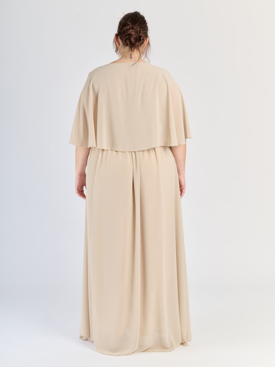 Vestito beige con maniche a 3/4 e struttura avvolgente