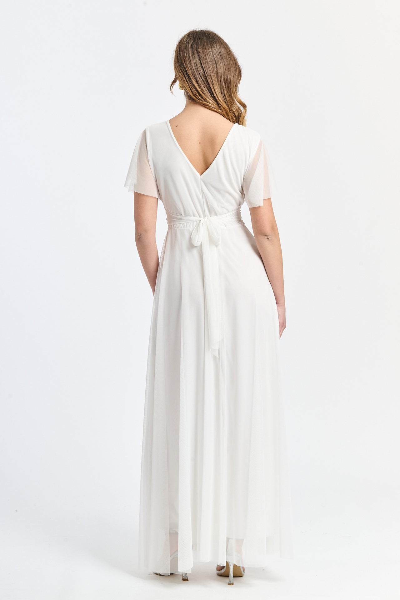 Vestito bianco fluido, waist cinto, lunghezza maxi, per cerimonie estive