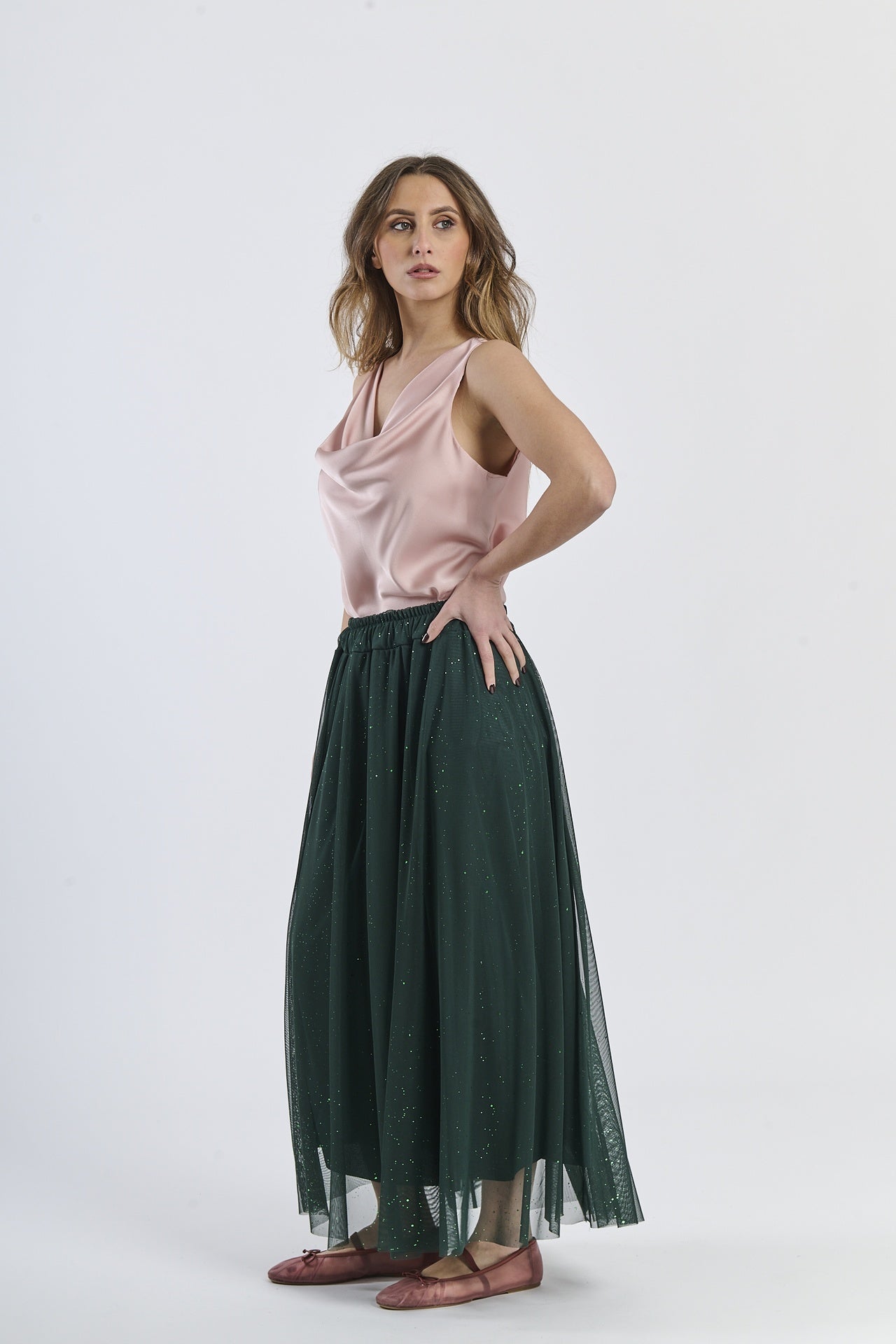 Vestito con gonna verde scuro intenso e top senza spalline