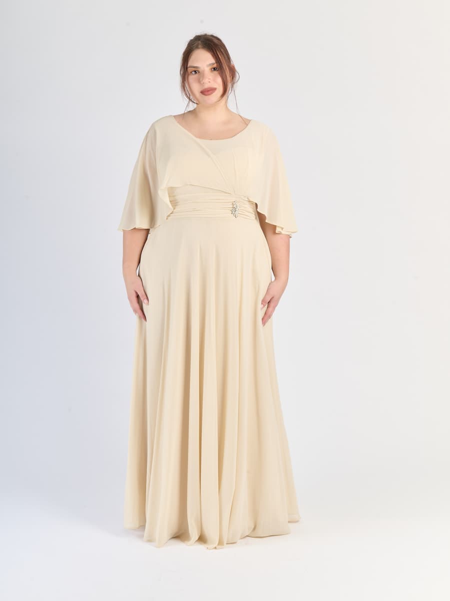 Vestito elegante color crema, taglia plus size, design fluido