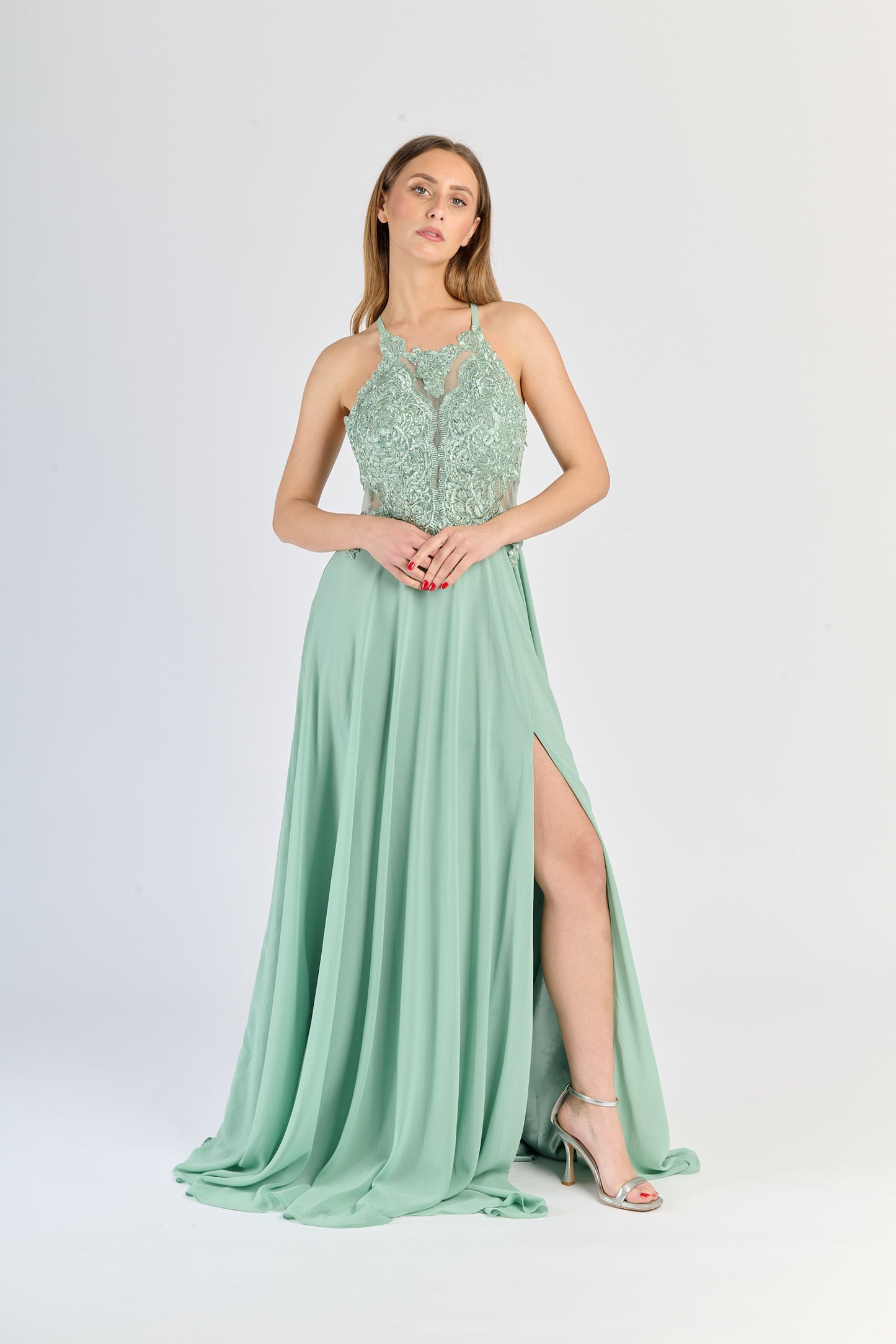 Vestito formale Salvia: pizzo intricato, gonna in chiffon e apertura laterale