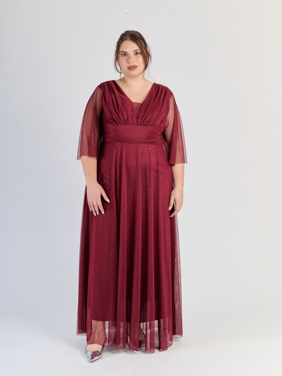 Vestito vino fluido in tulle, fascia sulla vita e maniche semi - trasparenti, calore rosso intenso.