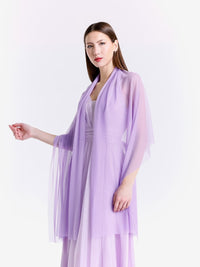 Outfit lilla: abito maxi e mantello coordinato in tulle, charme viola tenue