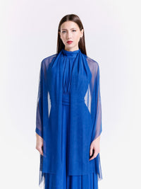 Ensemble bluette: gown a fondale e cardigan chiffon, stile delicato e rinfrescante