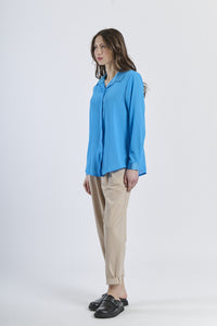 Camicia turchese a maniche lunghe, stile mare e estate