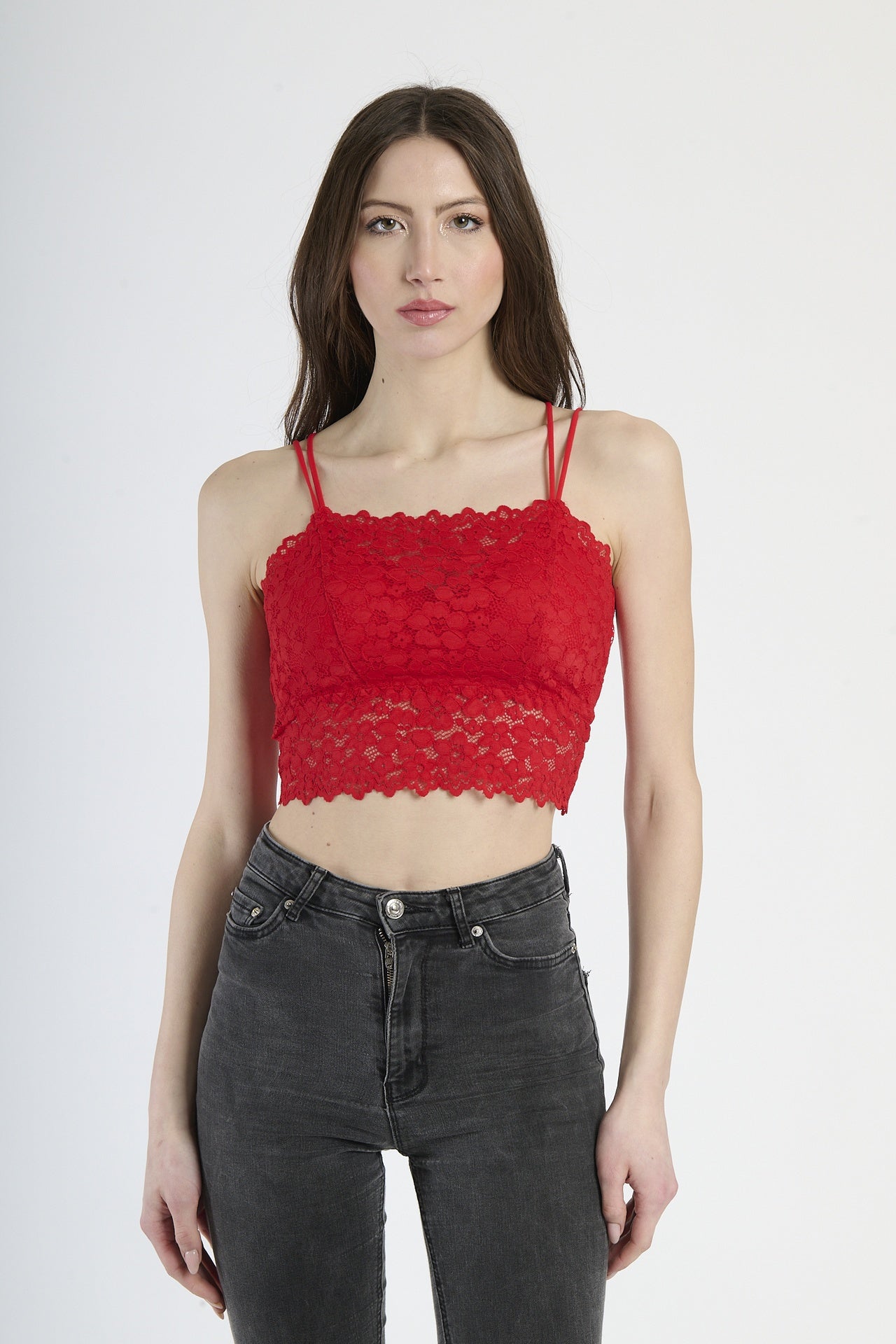 Top corto in pizzo rosso con bretelle sottili e finitura a zigzag