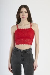 Top corto in pizzo rosso con bretelle sottili e finitura a zigzag