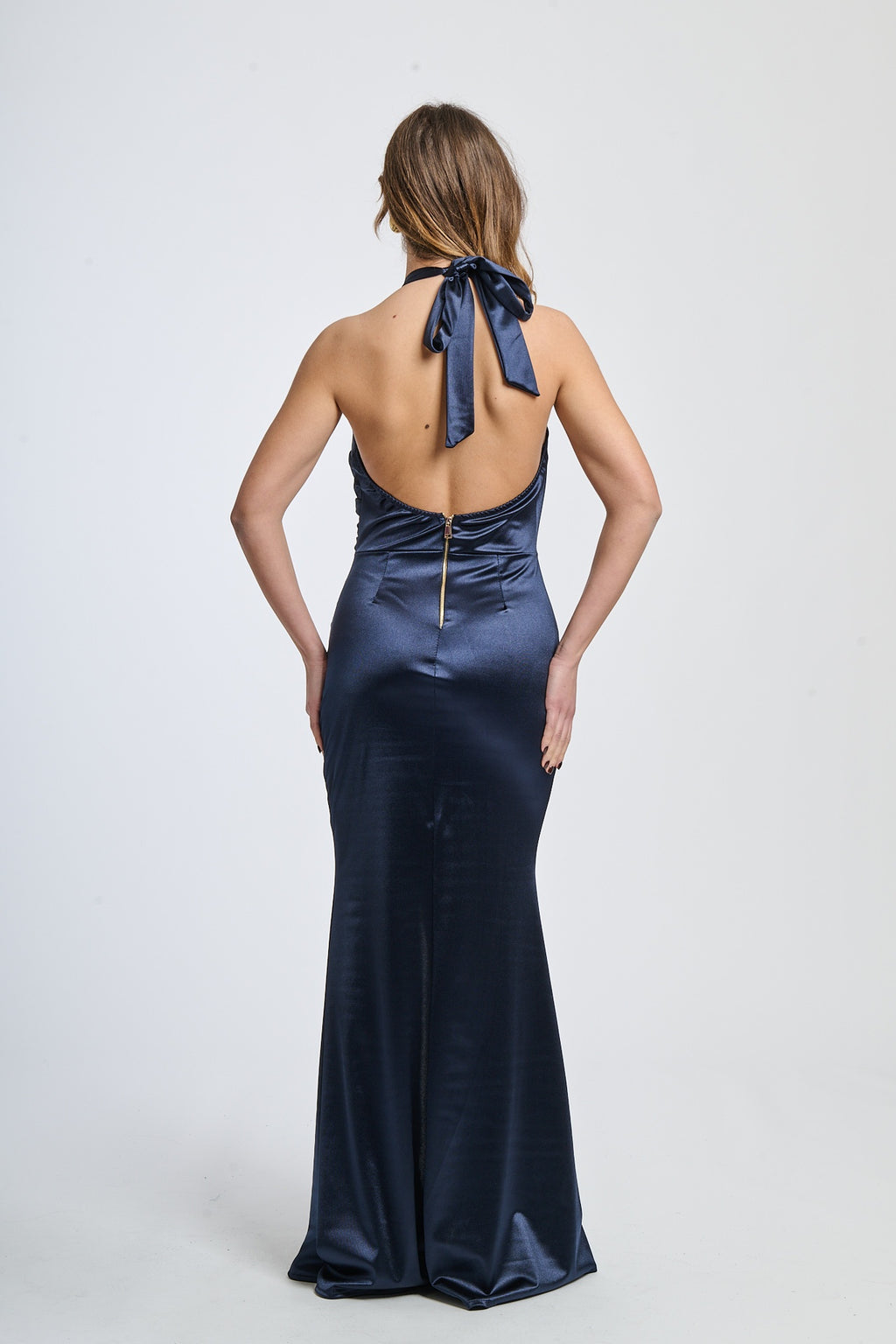 Abito formale navy in raso, perfetto per occasioni formali