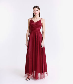 Abito lungo bordo in tulle passionale, spalline sottili e scollo a V