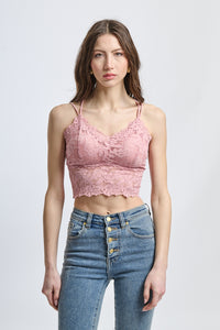 Top cropped in pizzo rosa antico, ideale per un outfit glamour