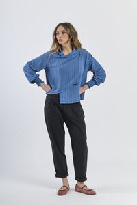 Maglia jeans trendy conspalline ampie e design accattivante