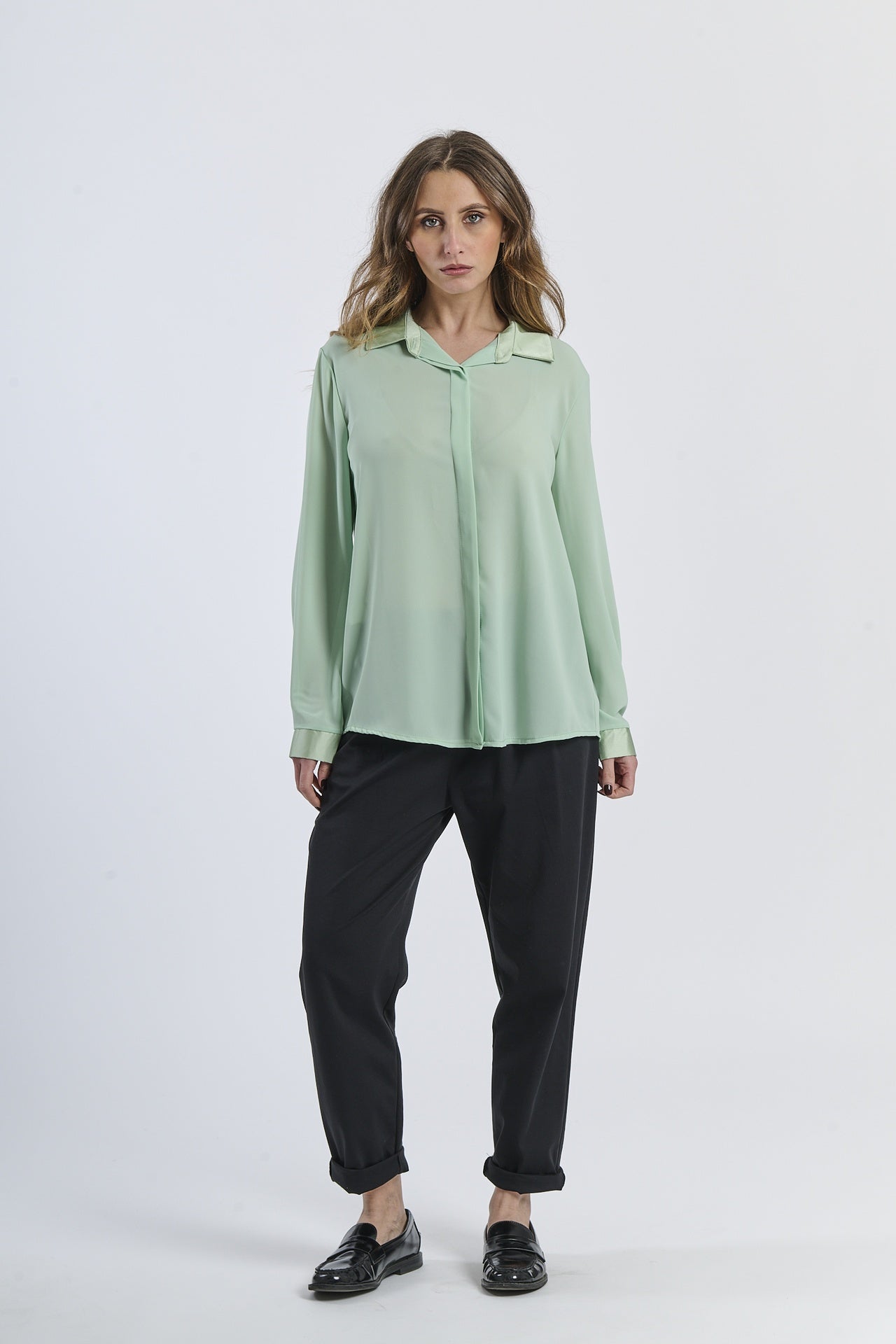 Camicia salvia oversize con colletto, rinfrescante e verde