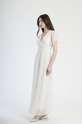 Vestito bianco elegante con drappeggi, perfetto per matrimoni